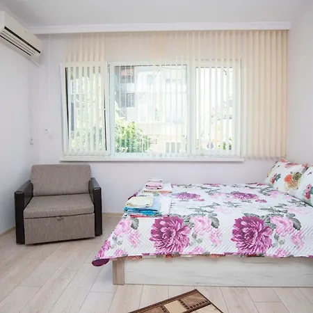 Lynn's Oasis-ocean Touch In Core Downtown Apartmán Burgas City